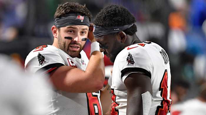 Buccaneers quarterback Baker Mayfield (6) talks with wide receiver Chris Godwin in the second half of a game against the Bills.